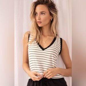 LulusStriped V-Neck Sleeveless Tank with Black Trim